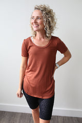 Bailey Scoop Neck Tee Tobacco